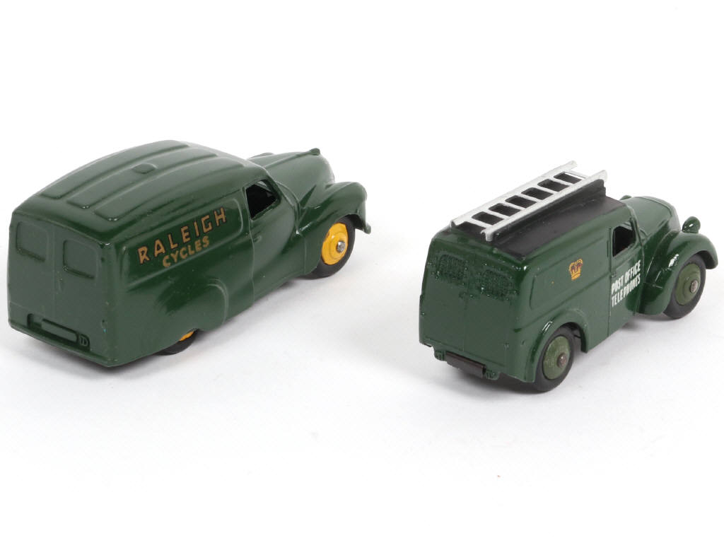 Lot 195 - DINKY TOYS (GB) (2)