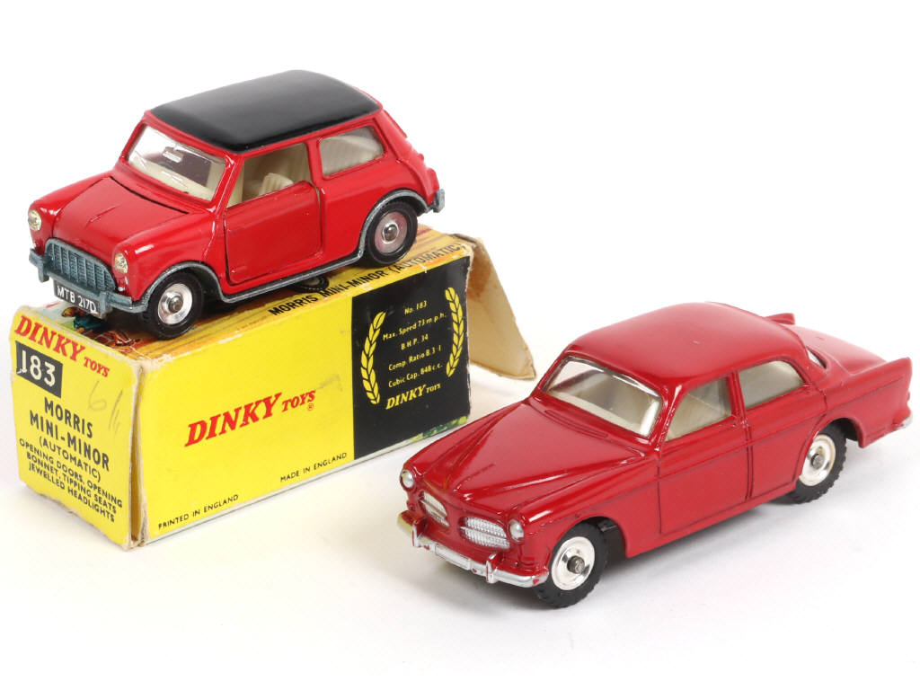 Lot 199 - DINKY TOYS (GB) (2)