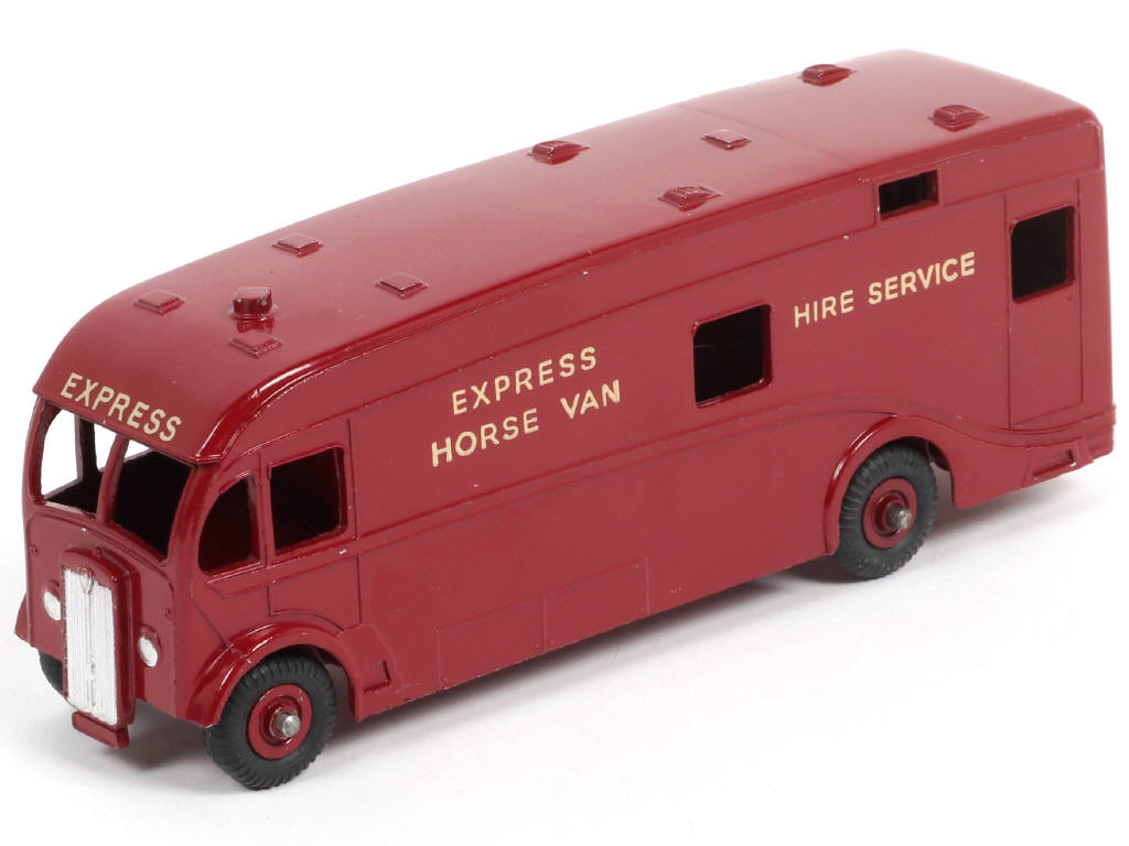 Lot 109 - DINKY TOYS (GB) (1)