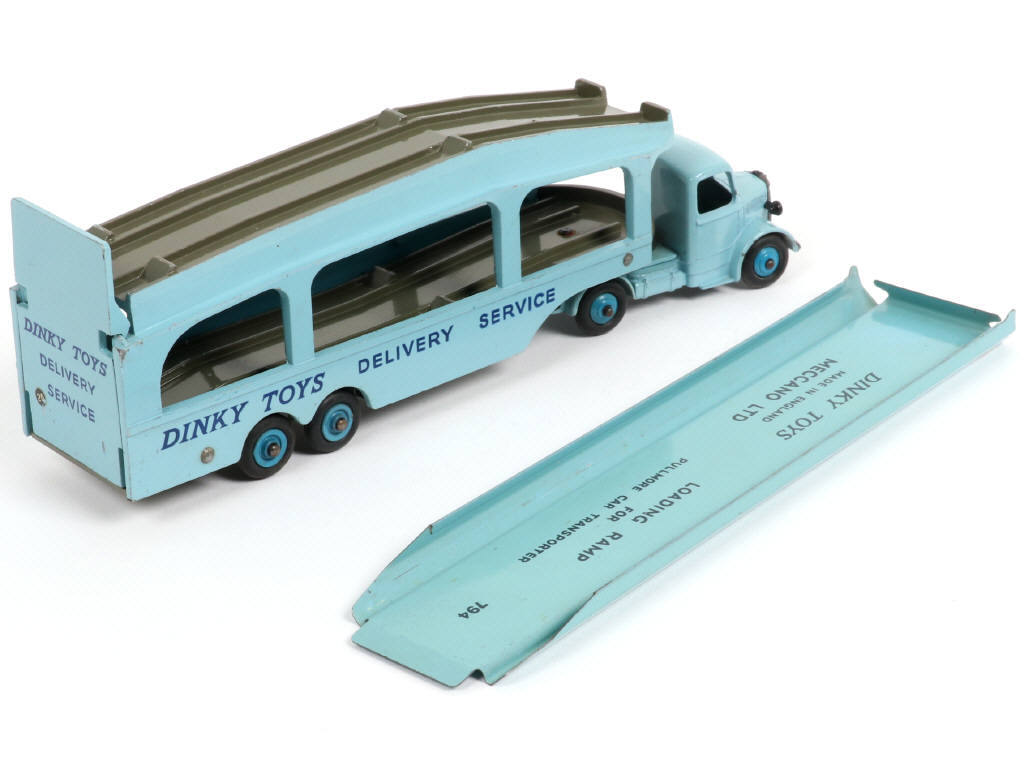 Lot 111 - DINKY TOYS (GB) (2)
