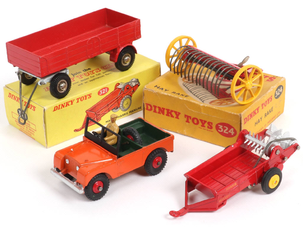 Lot 203 - DINKY TOYS (GB) (4)