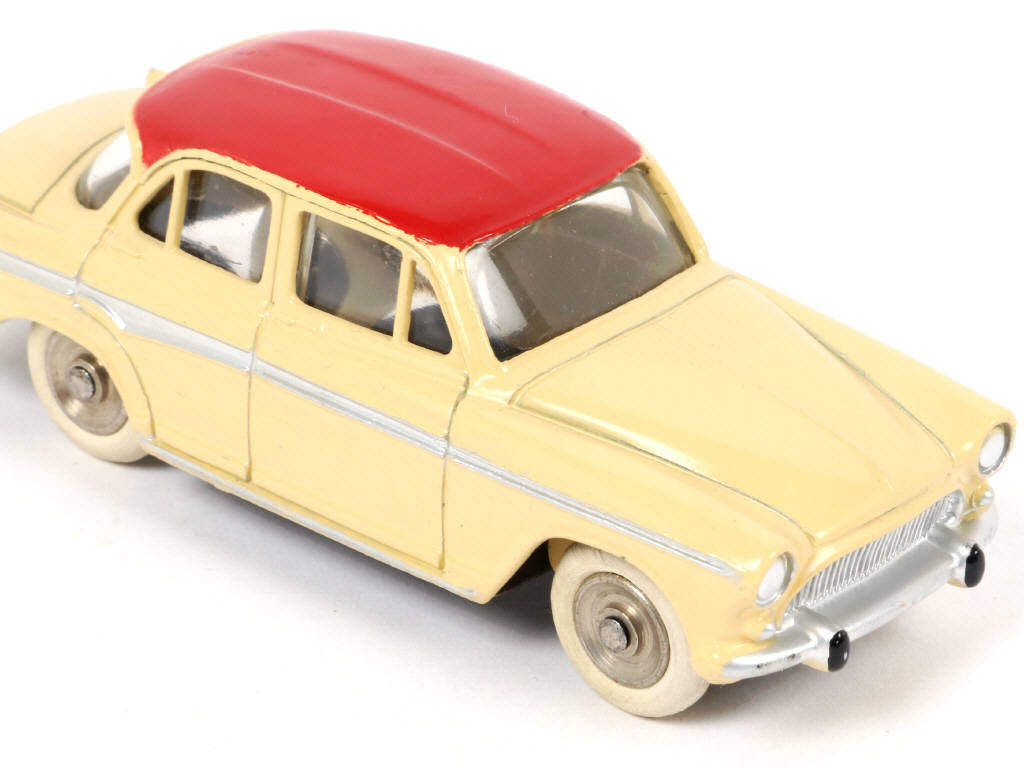 Lot 275 - DINKY TOYS (FRANCE) (1)