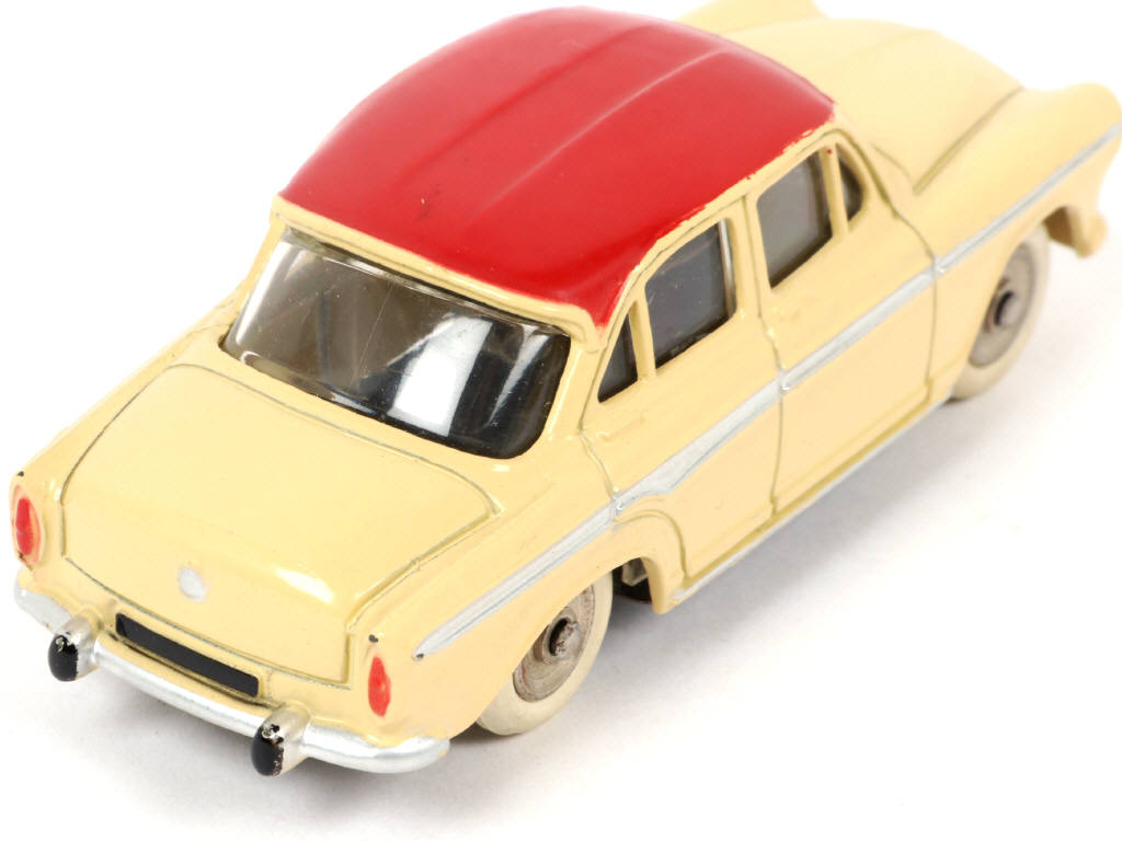 Lot 275 - DINKY TOYS (FRANCE) (1)