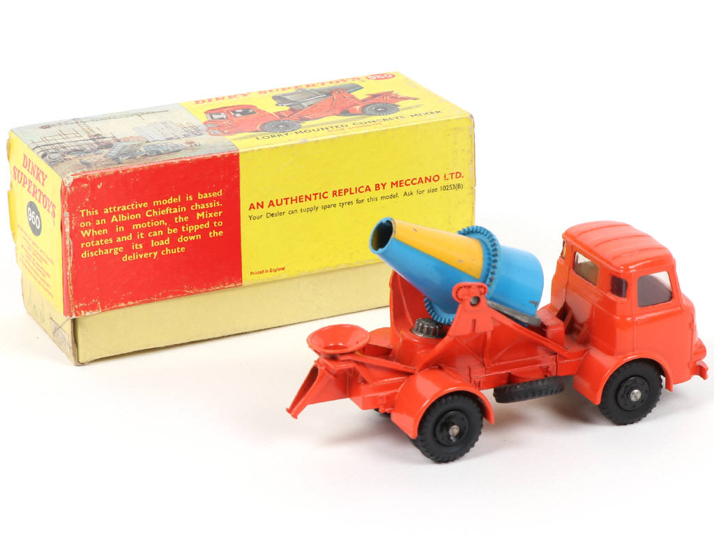 Lot 162 - DINKY TOYS (GB) (1)