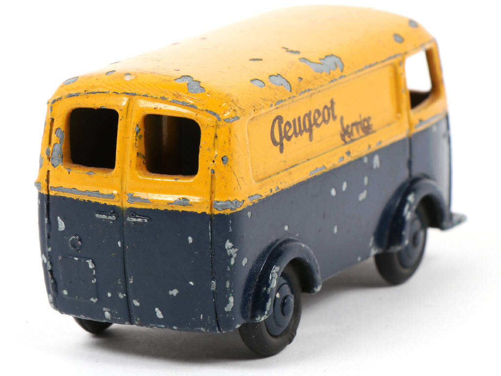Lot 254 - DINKY TOYS (FRANCE) (1)
