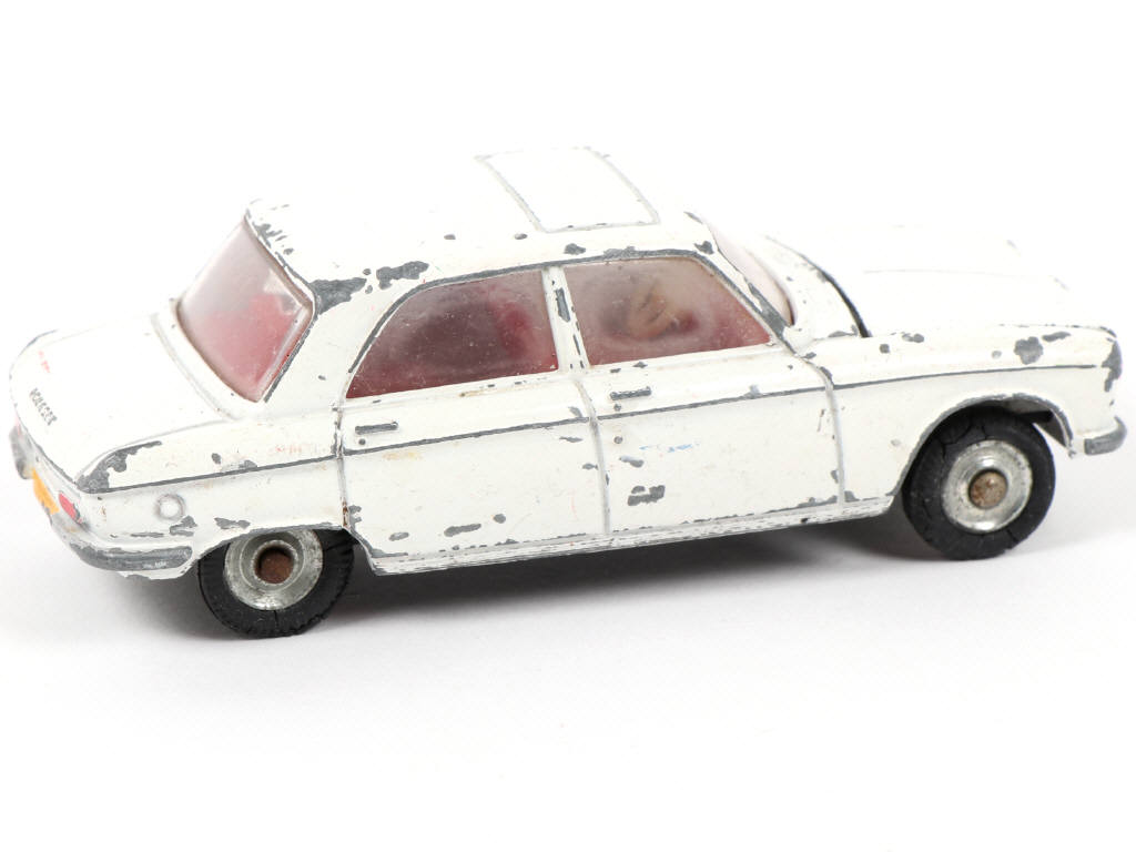 Lot 234 - DINKY TOYS (FRANCE) (1)