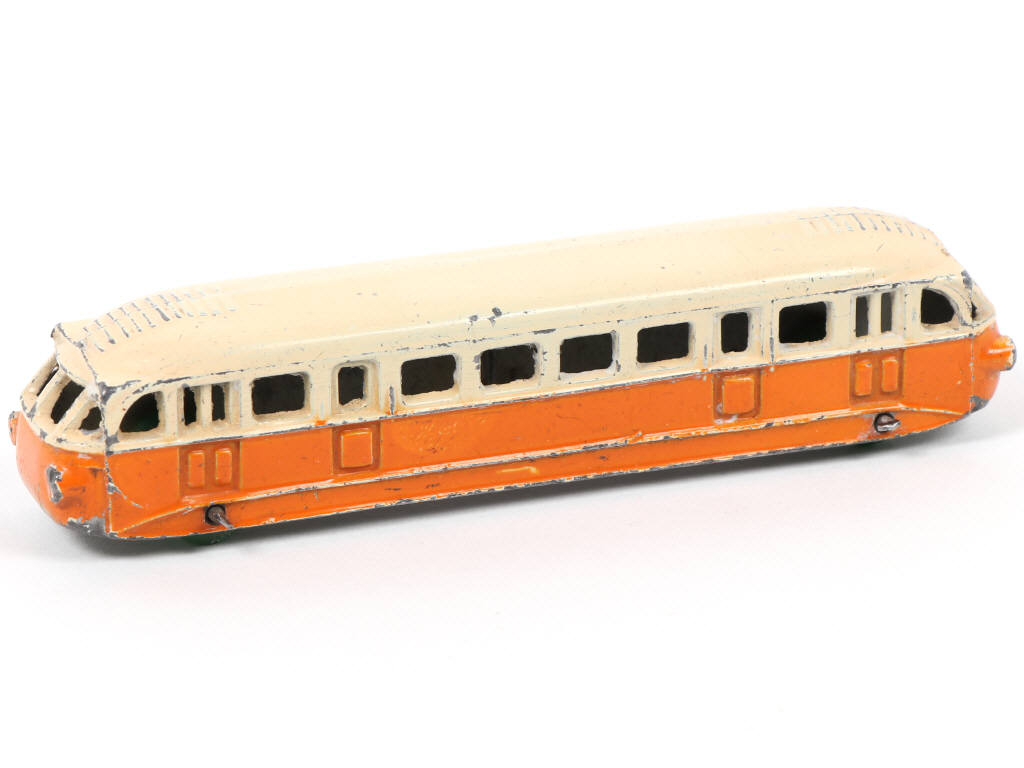 Lot 216 - DINKY TOYS (FRANCE) (1)