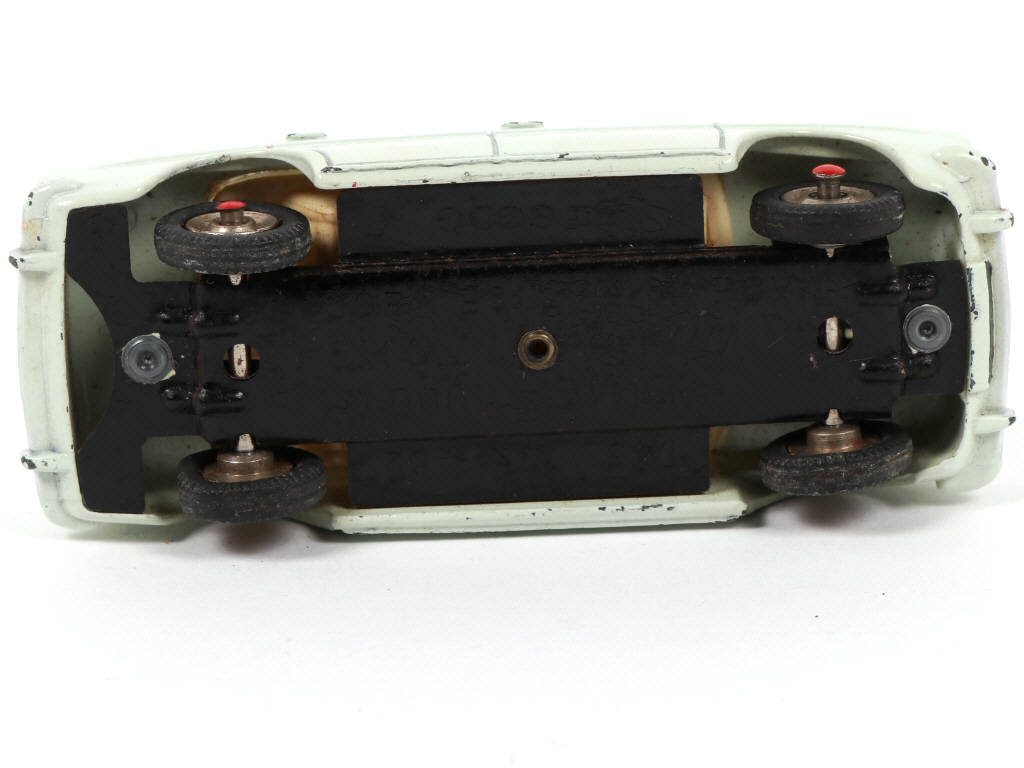 Lot 235 - DINKY TOYS (FRANCE) (1)