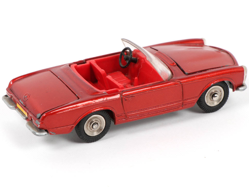 Lot 237 - DINKY TOYS (FRANCE) (1)