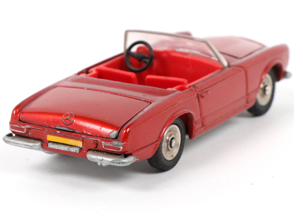 Lot 237 - DINKY TOYS (FRANCE) (1)
