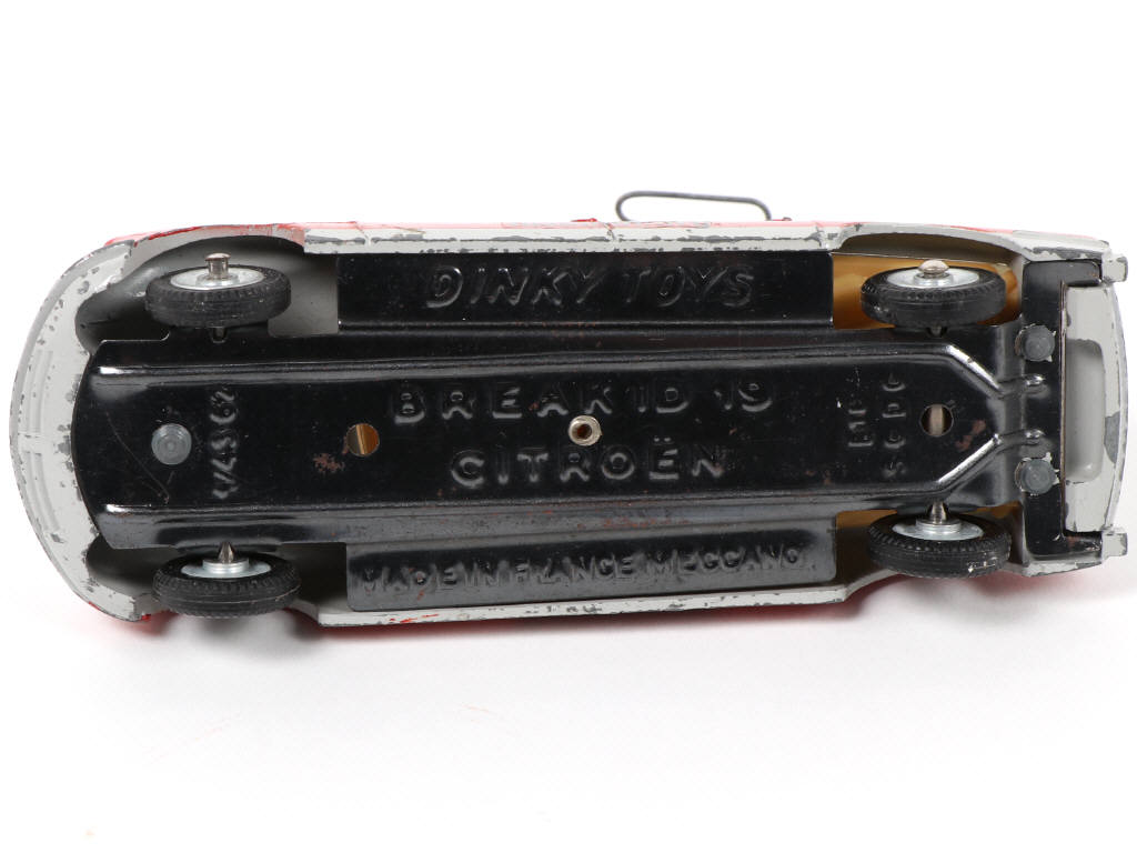 Lot 242 - DINKY TOYS (FRANCE) (1)
