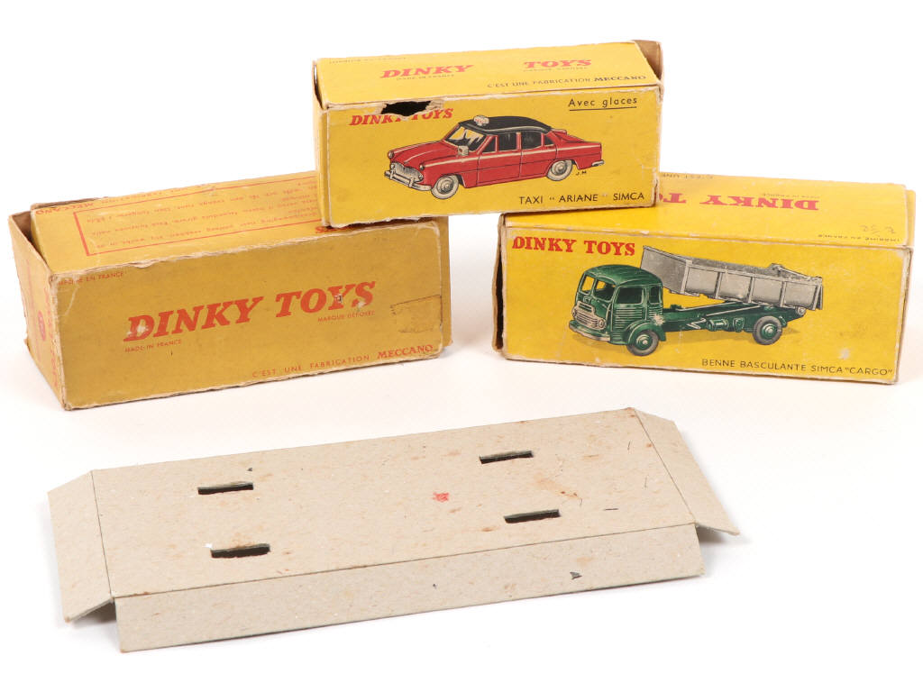 Lot 215 - DINKY TOYS (FRANCE) (4)