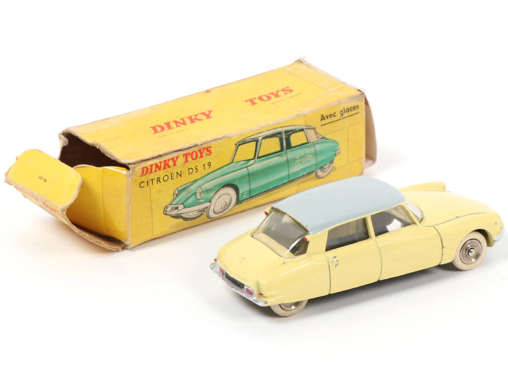 Lot 268 - DINKY TOYS (FRANCE) (1)