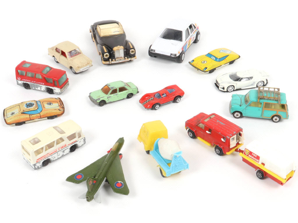 Lot 82 - DIVERS (14)