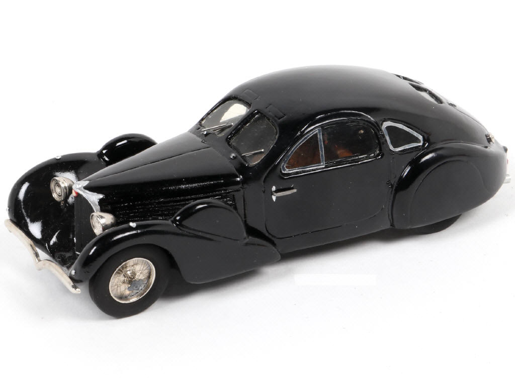 Lot 106 - AURORE MODELS (SUISSE) (1)