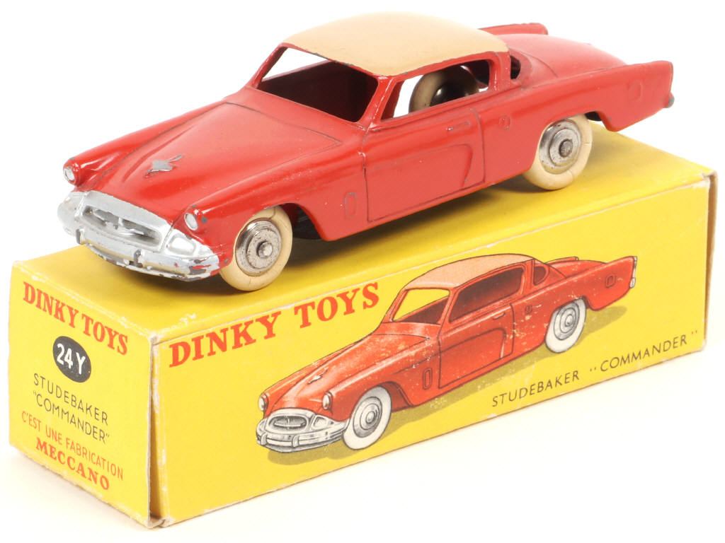 Lot 417 - DINKY TOYS (FRANCE) (1)