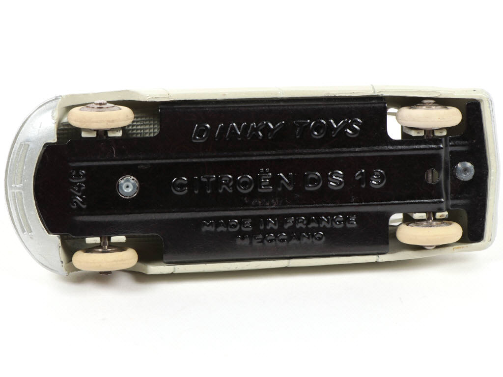 Lot 407 - DINKY TOYS (FRANCE) (1)