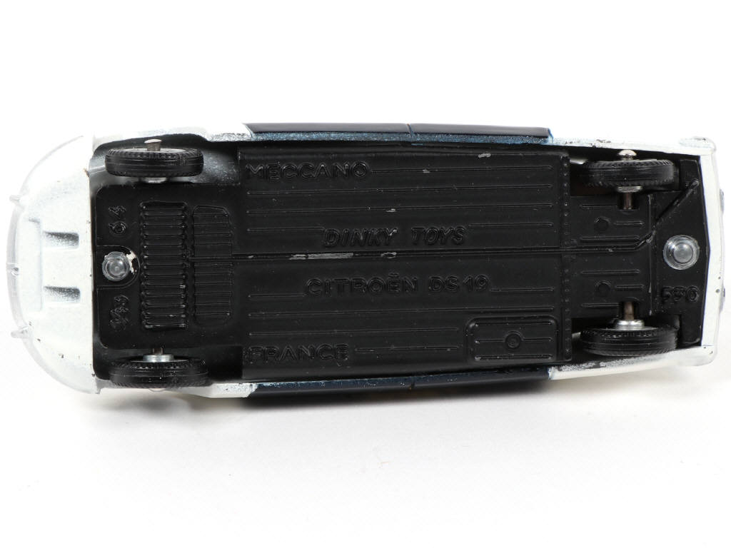 Lot 409 - DINKY TOYS (FRANCE) (1)