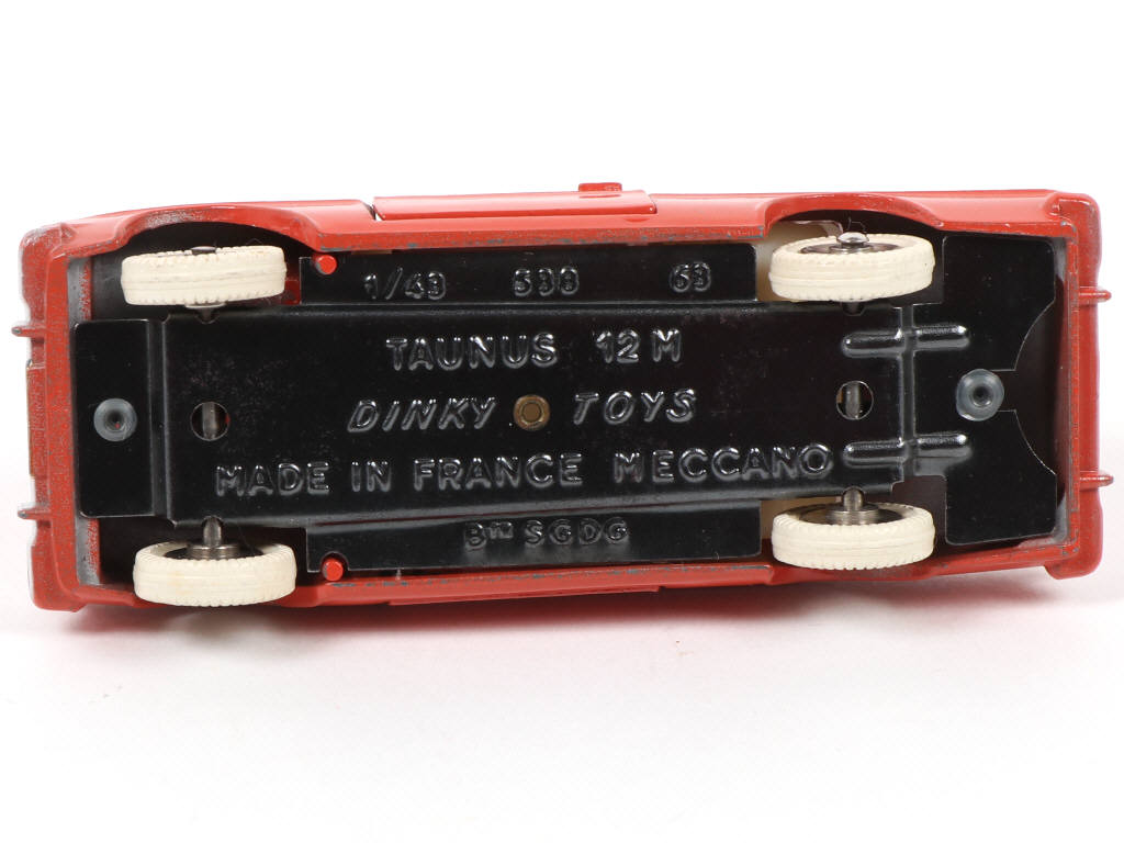 Lot 410 - DINKY TOYS (FRANCE) (1)