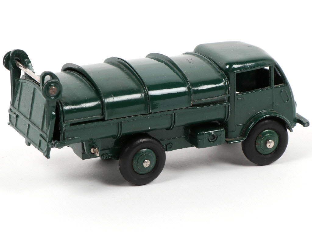 Lot 413 - DINKY TOYS (FRANCE) (1)