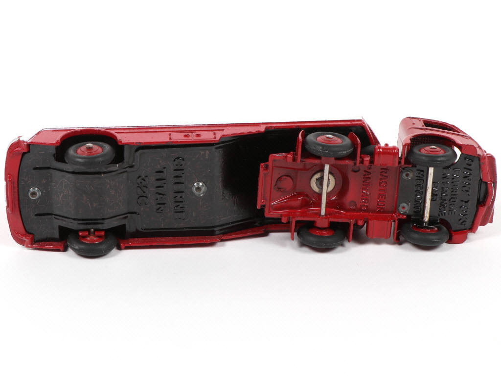 Lot 414 - DINKY TOYS (FRANCE) (1)