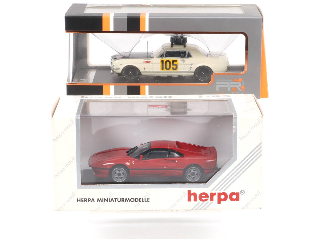 Lot 210 - DIVERS (2)