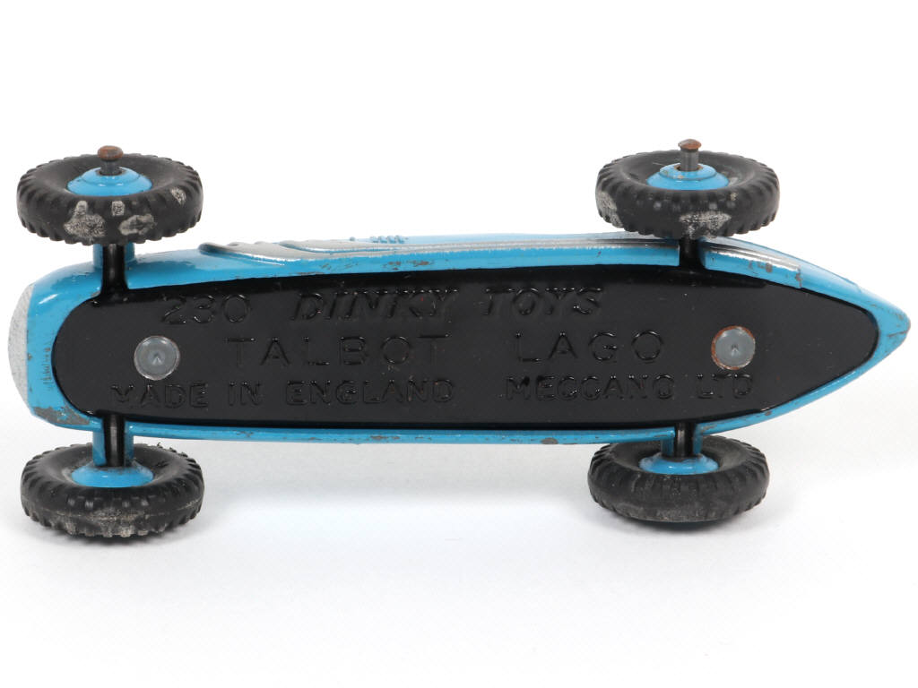 Lot 394 - DINKY TOYS (GB) (1)