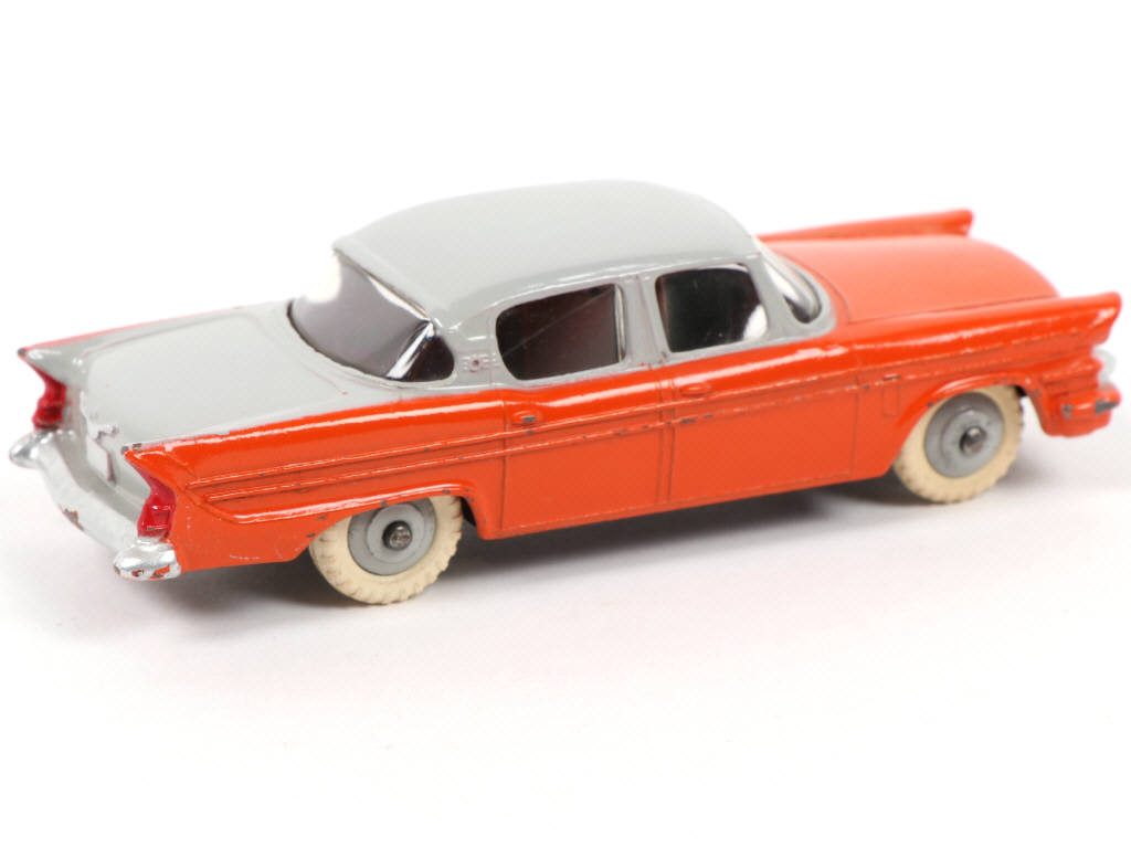 Lot 391 - DINKY TOYS (GB) (1)