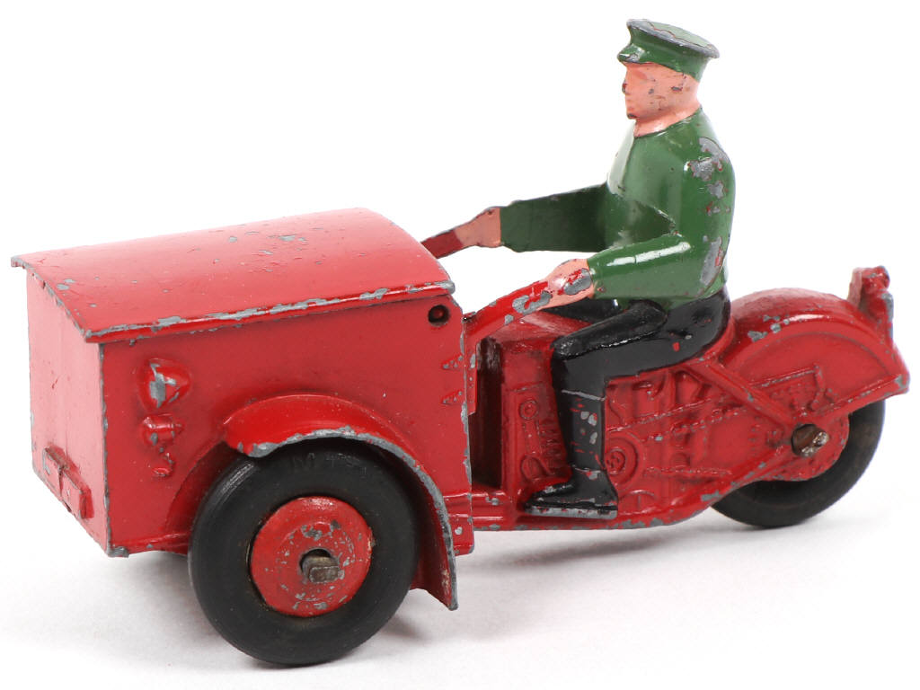 Lot 405 - DINKY TOYS (FRANCE) (1)