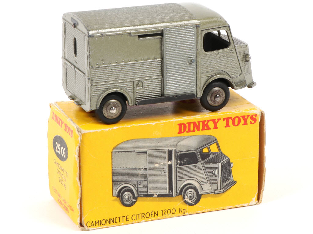 Lot 429 - DINKY TOYS (FRANCE) (1)