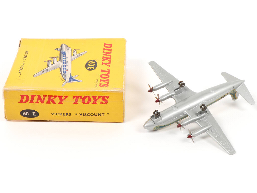 Lot 434 - DINKY TOYS (FRANCE) (1)