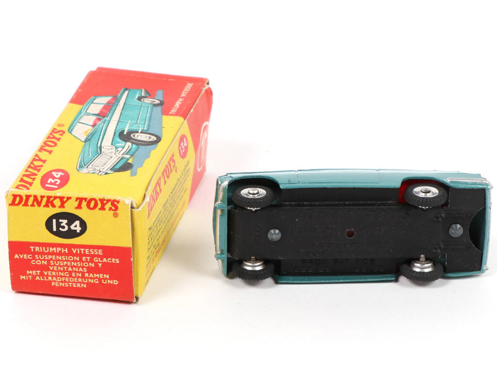 Lot 395 - DINKY TOYS (GB) (1)