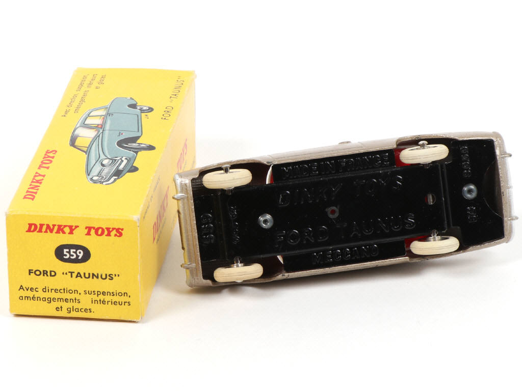 Lot 421 - DINKY TOYS (FRANCE) (1)