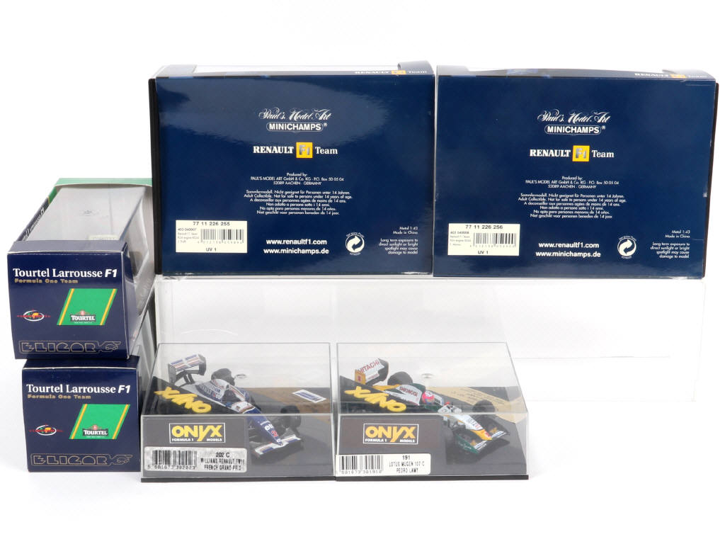 Lot 209 - DIVERS (6)