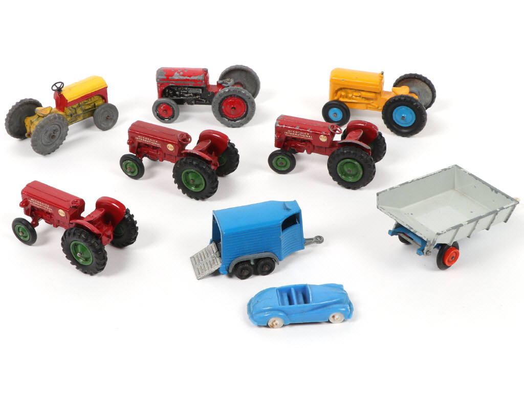 Lot 100 - DIVERS (9)