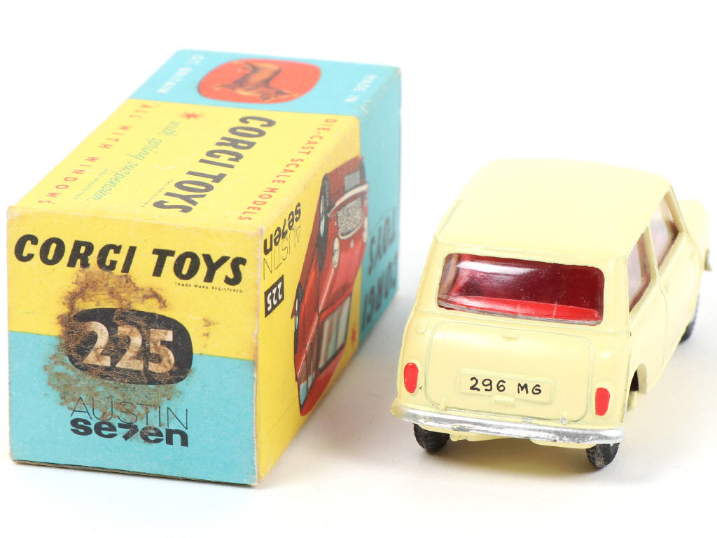 Lot 134 - CORGI TOYS (GB) (1)