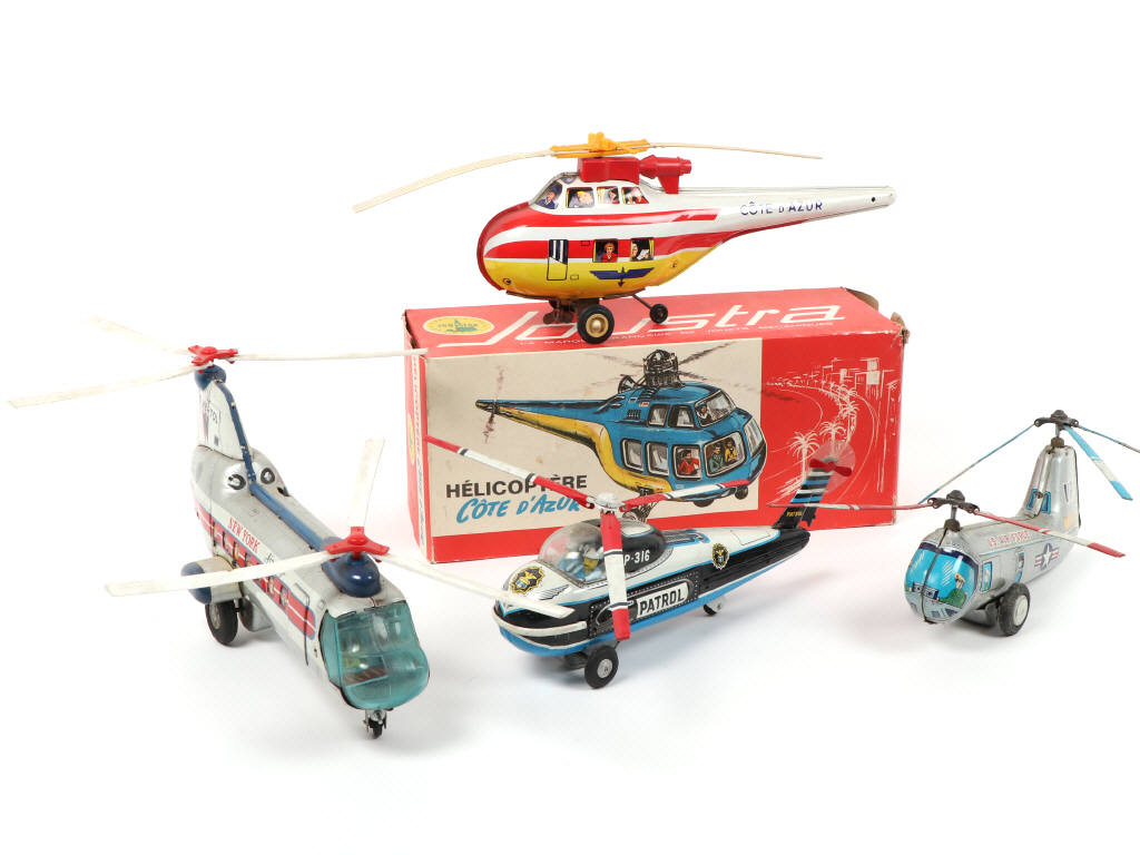Lot 83 - DIVERS (4)