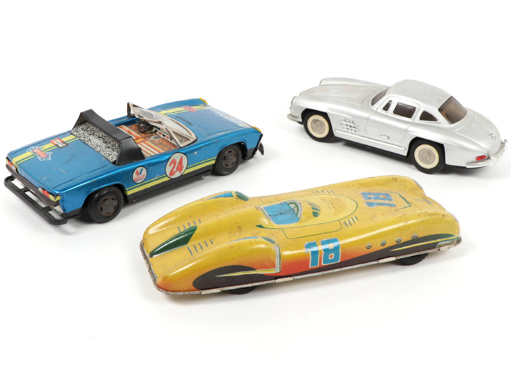 Lot 78 - DIVERS (3)
