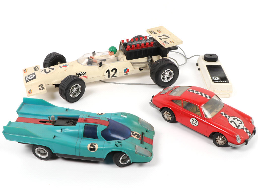 Lot 79 - DIVERS (3)