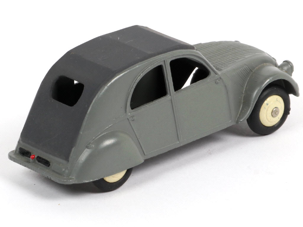 Lot 353 - DINKY TOYS (FRANCE) (1)