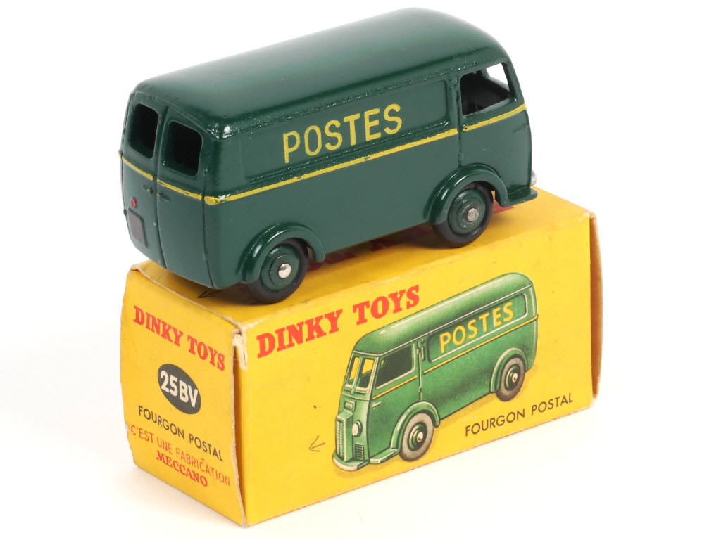 Lot 382 - DINKY TOYS (FRANCE) (1)