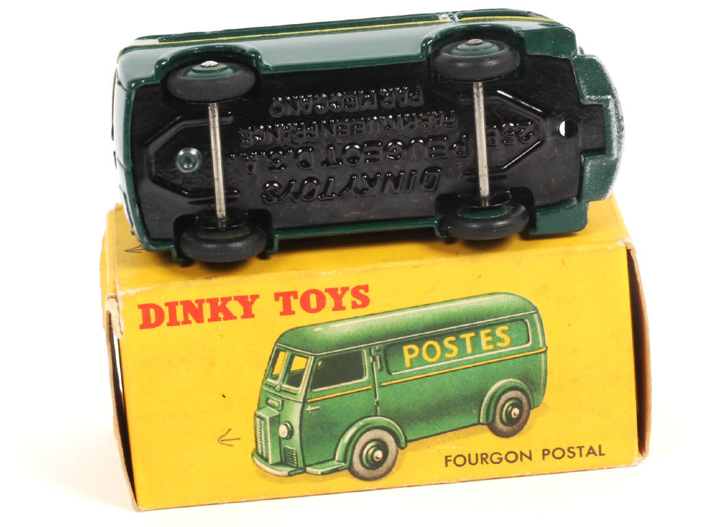 Lot 382 - DINKY TOYS (FRANCE) (1)