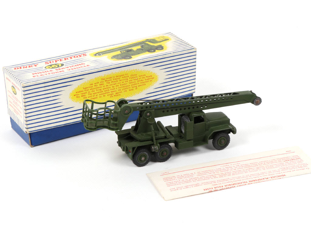 Lot 350 - DINKY TOYS (GB) (1)