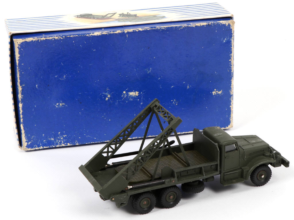 Lot 398 - DINKY TOYS (FRANCE) (1)