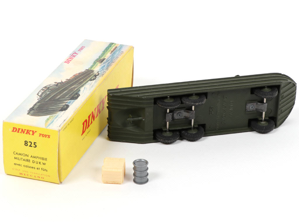 Lot 391 - DINKY TOYS (FRANCE) (1)