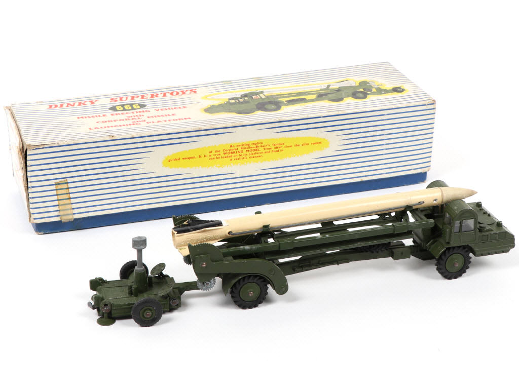 Lot 349 - DINKY TOYS (GB) (1)