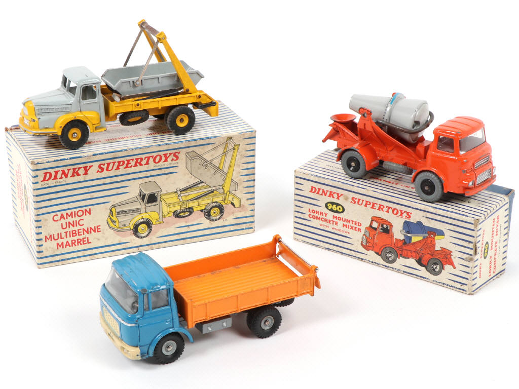 Lot 340 - DINKY TOYS (3)