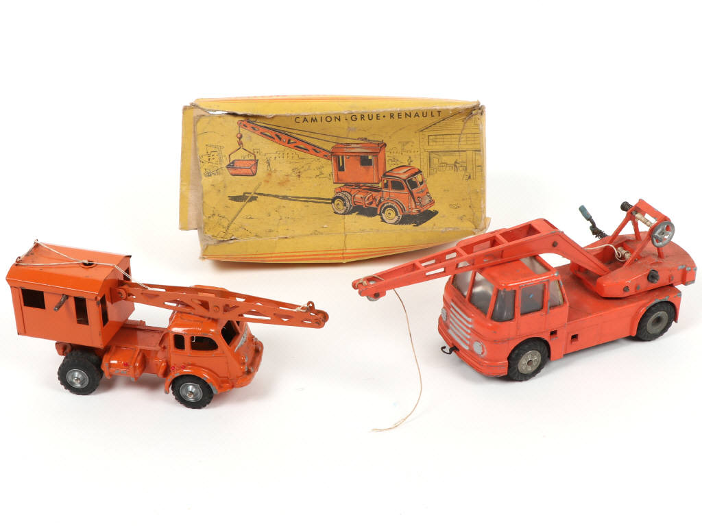 Lot 136 - DIVERS (6)