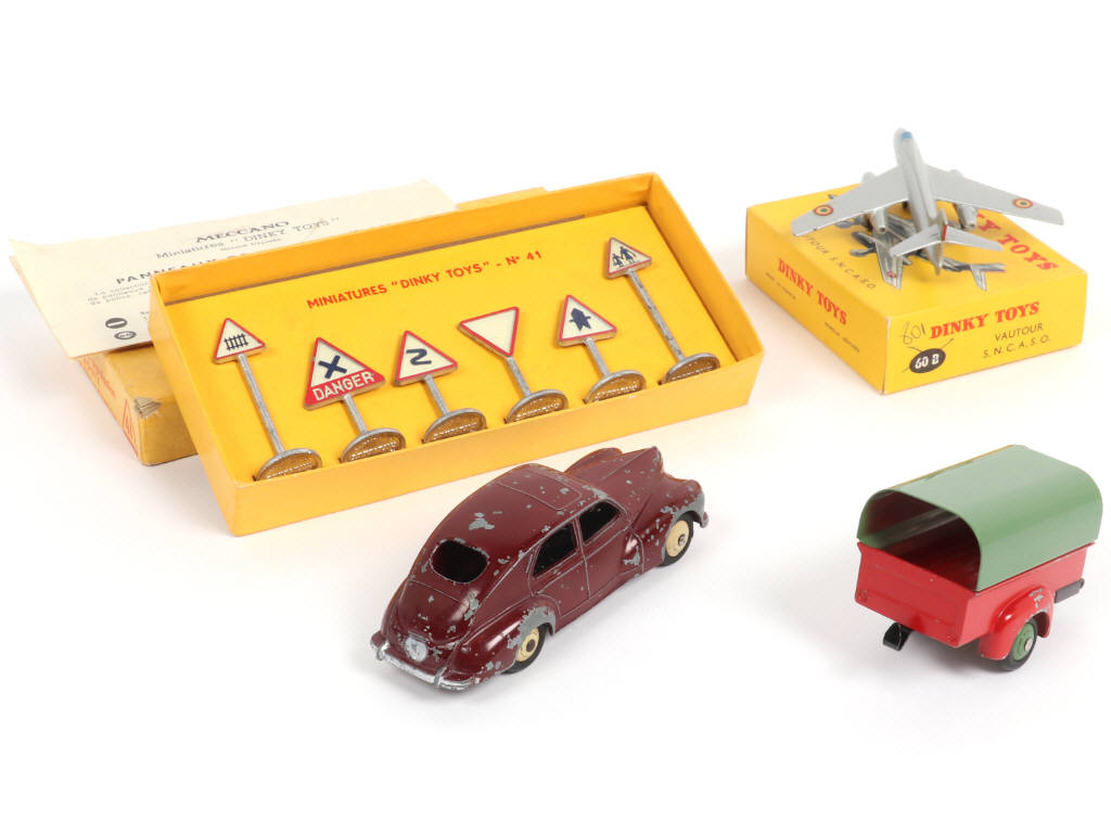 Lot 399 - DINKY TOYS (FRANCE) (4)
