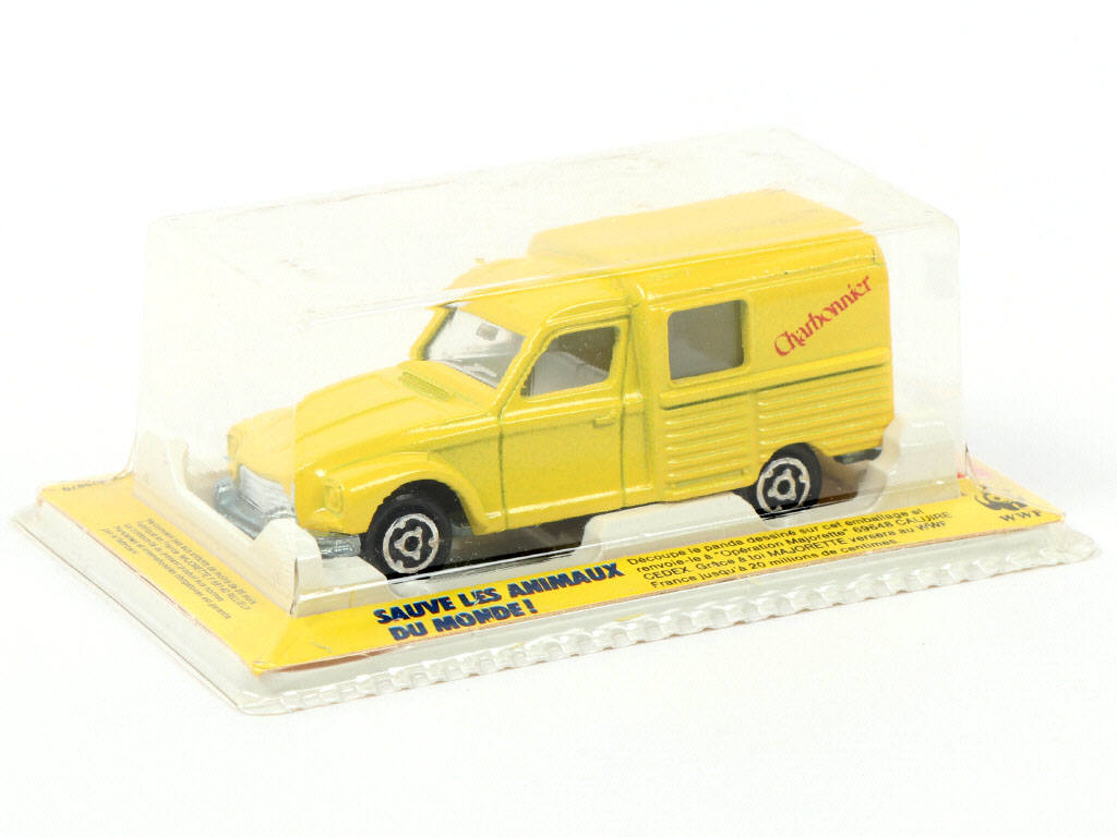 Lot 82 - MAJORETTE (FRANCE) (1)